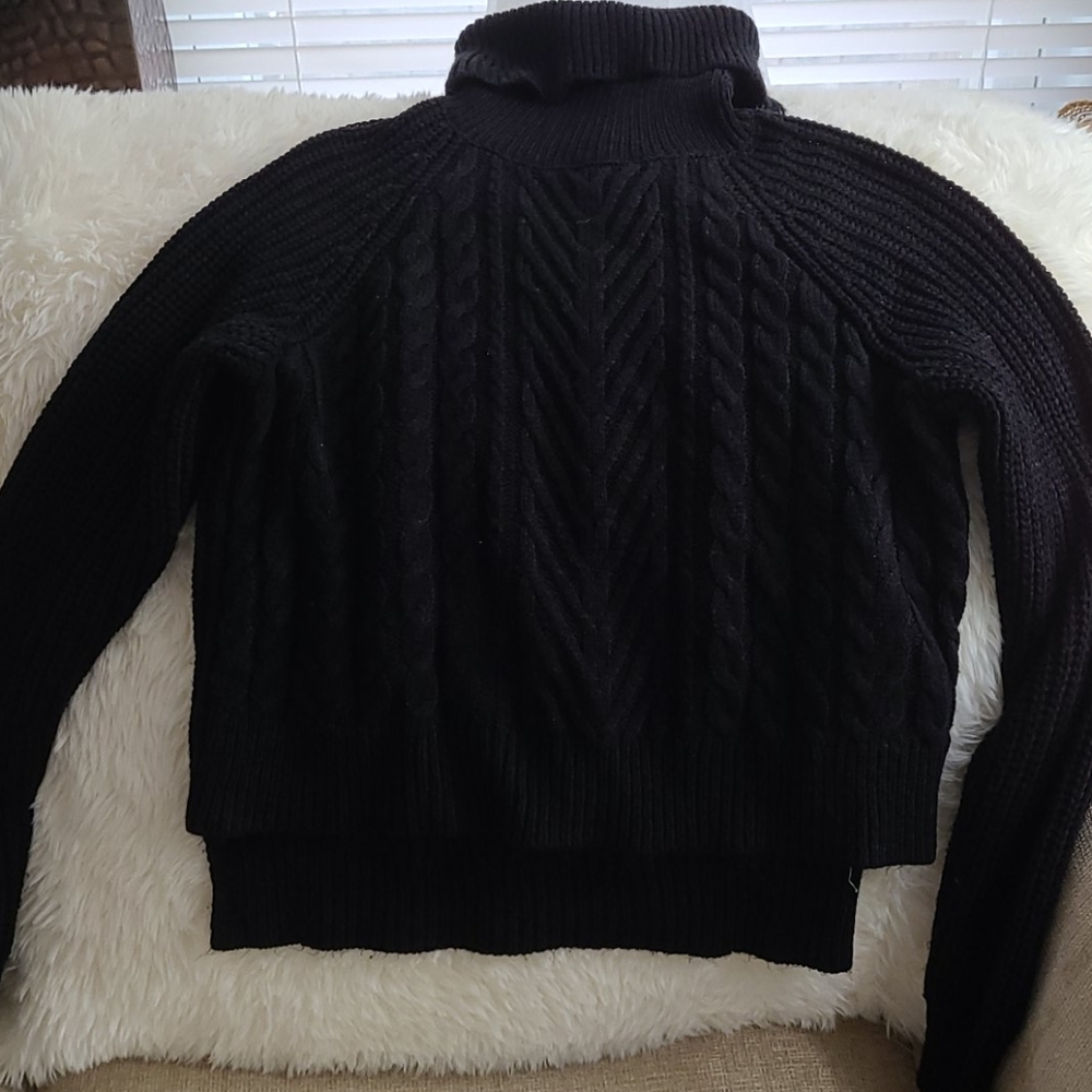 Black sweatshirt